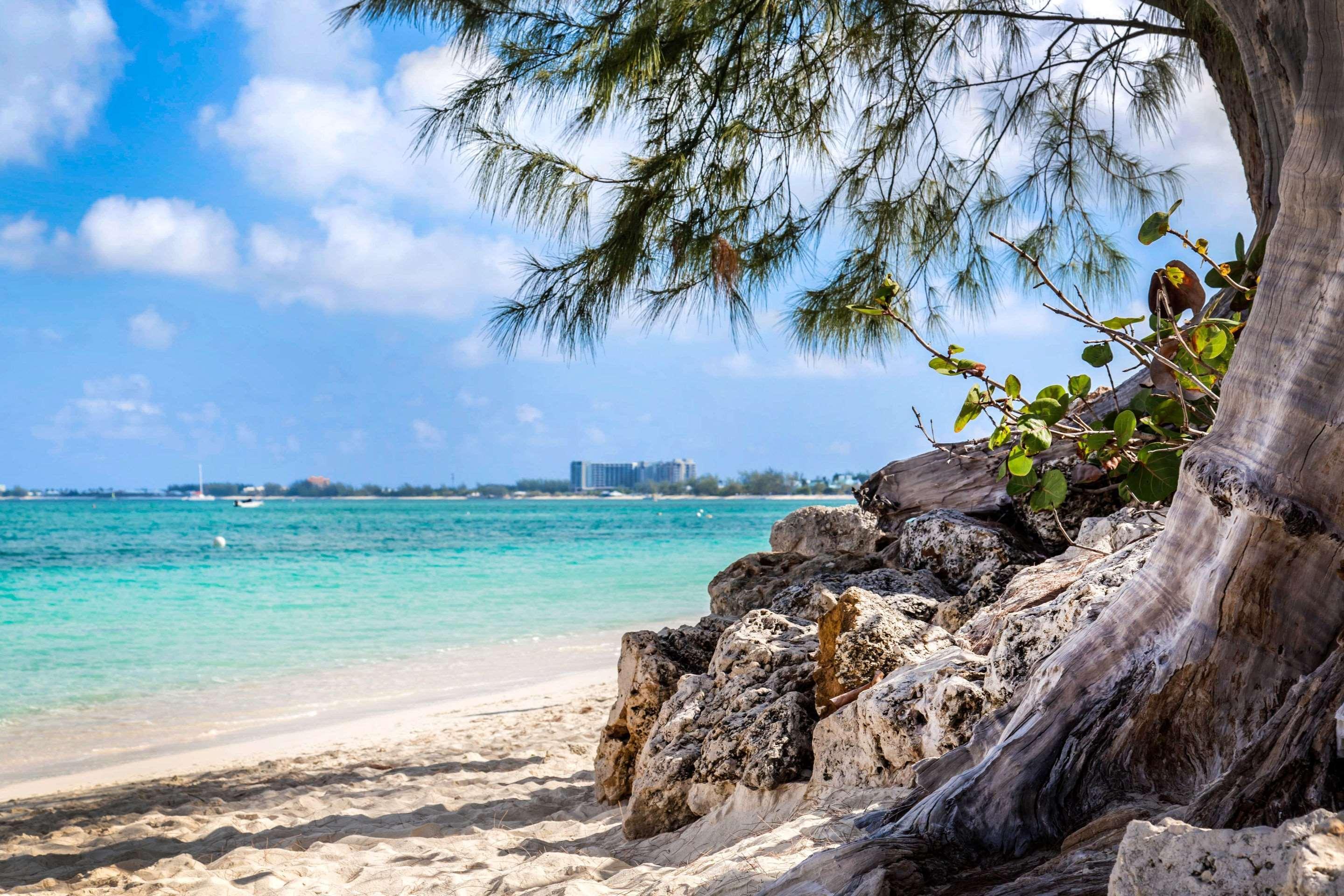 Hampton By Hilton Grand Cayman Seven Mile Beach George Town Exterior foto