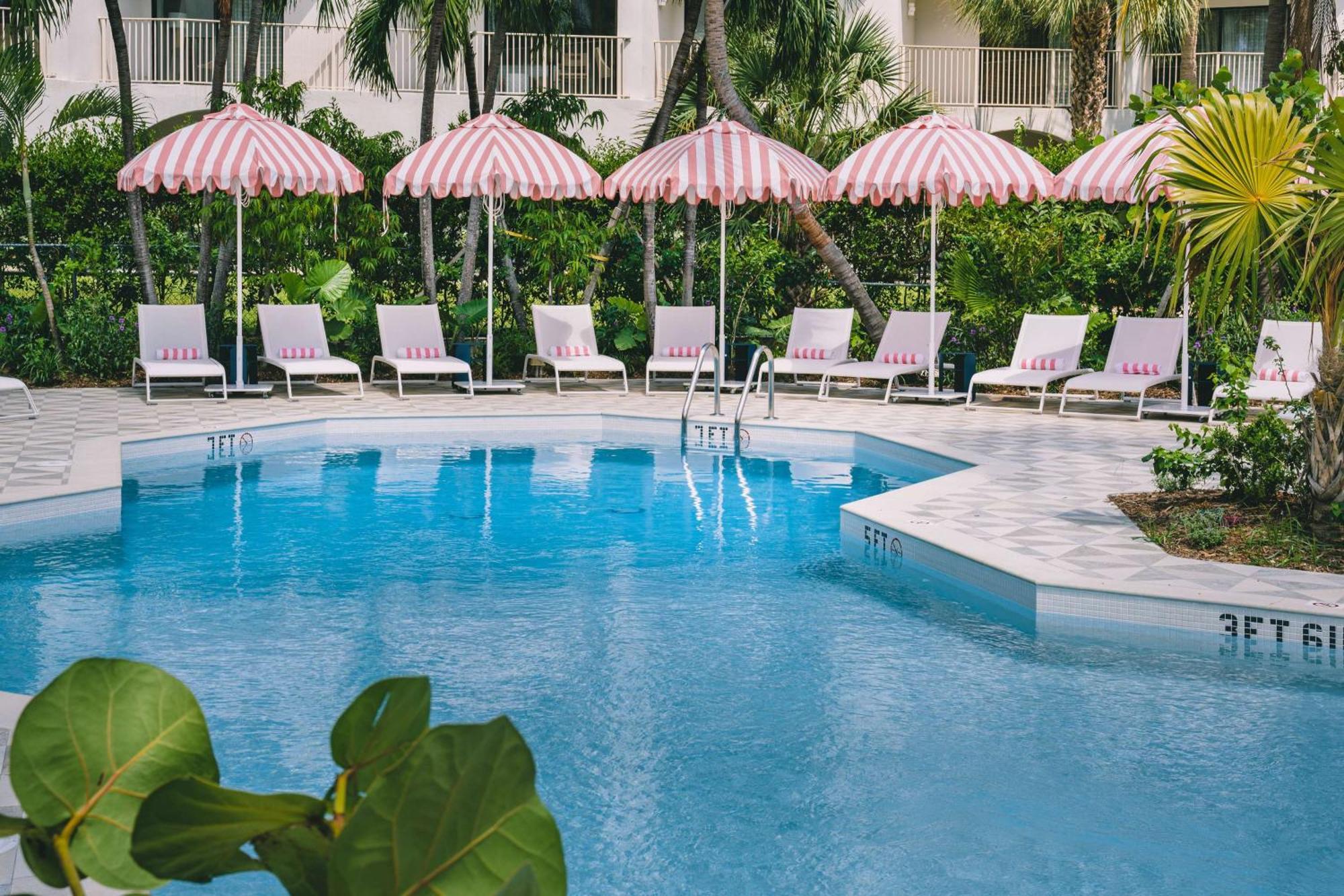 Hampton By Hilton Grand Cayman Seven Mile Beach George Town Exterior foto